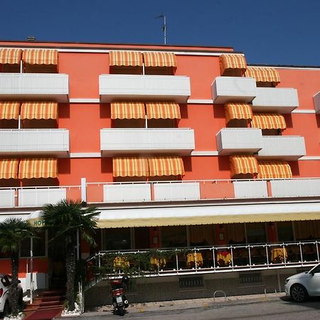 Hotel Paron Бибионе Экстерьер фото