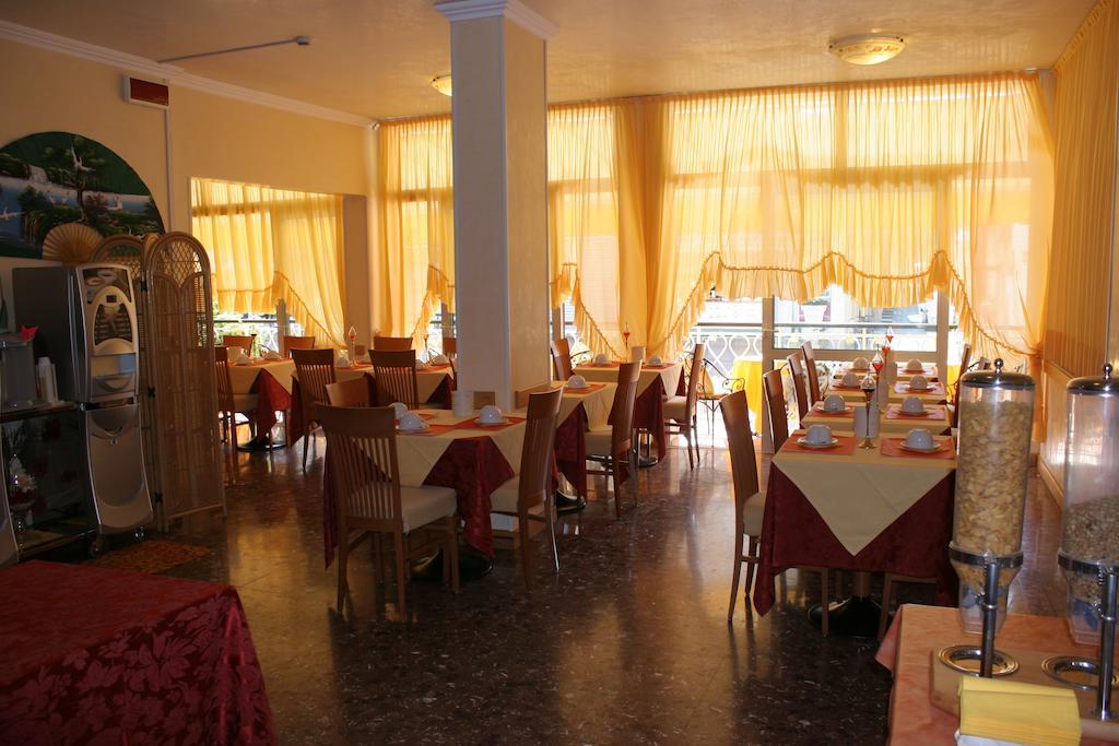 Hotel Paron Бибионе Экстерьер фото