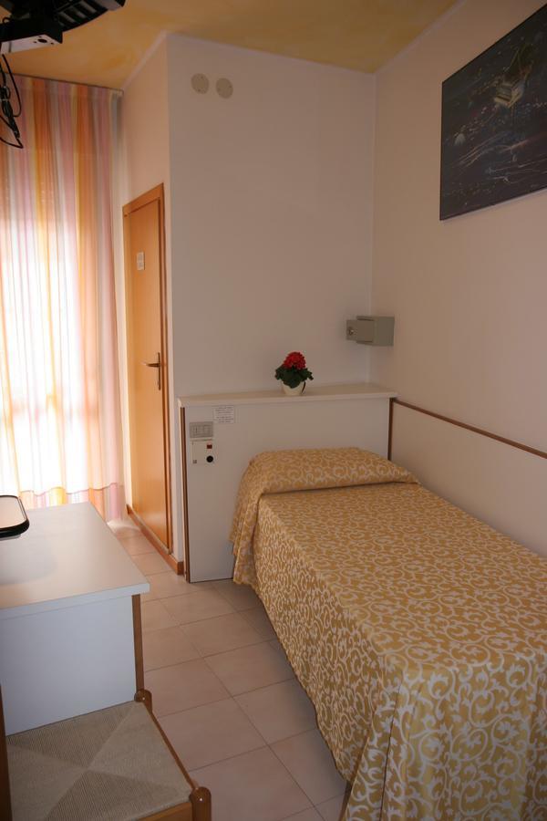 Hotel Paron Бибионе Экстерьер фото